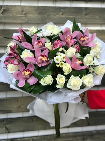 Букет цветов из: Розы и Хризантемы в Падинском